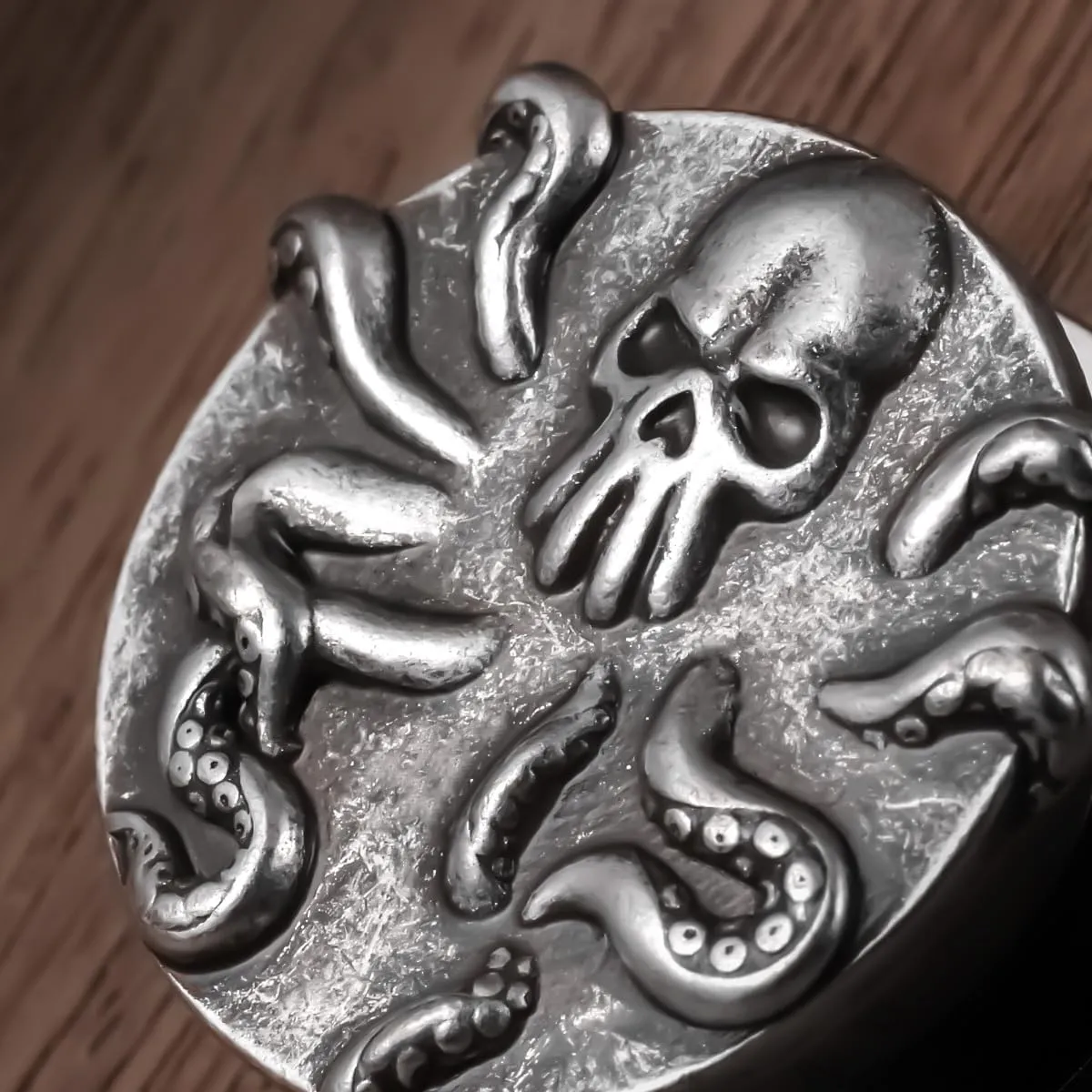 ERKUOO 2PCS Octopuses Ear Gauges Piercing Screw Fit Tunnels Ear Plugs Expander Hangers Earrings Jewelry